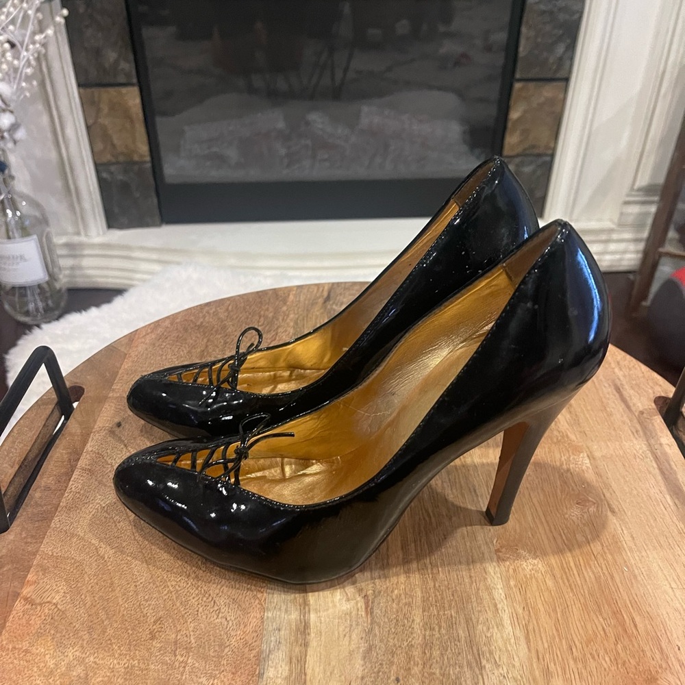 Report Signature Black leather heel